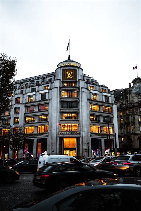 louis vuitton building paris france